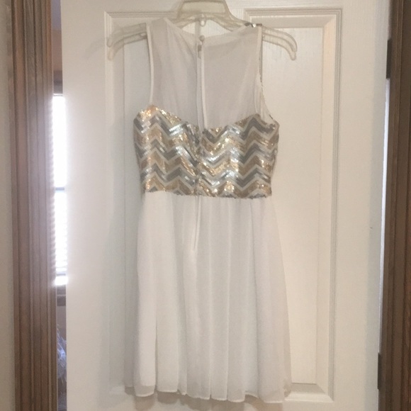 Cute short dress SIZE 9/10 - Picture 3 of 5